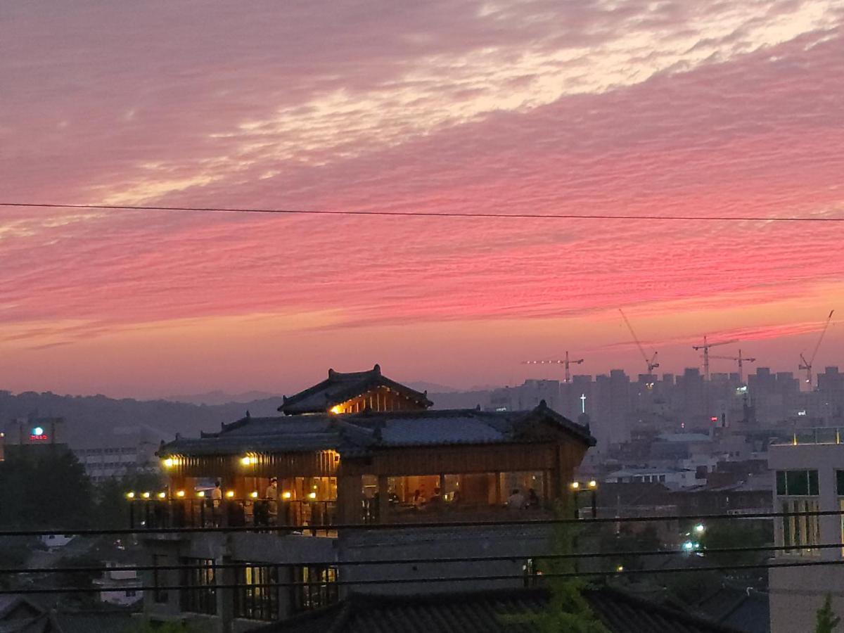 The Jeongga Hostel Jeonju Bagian luar foto